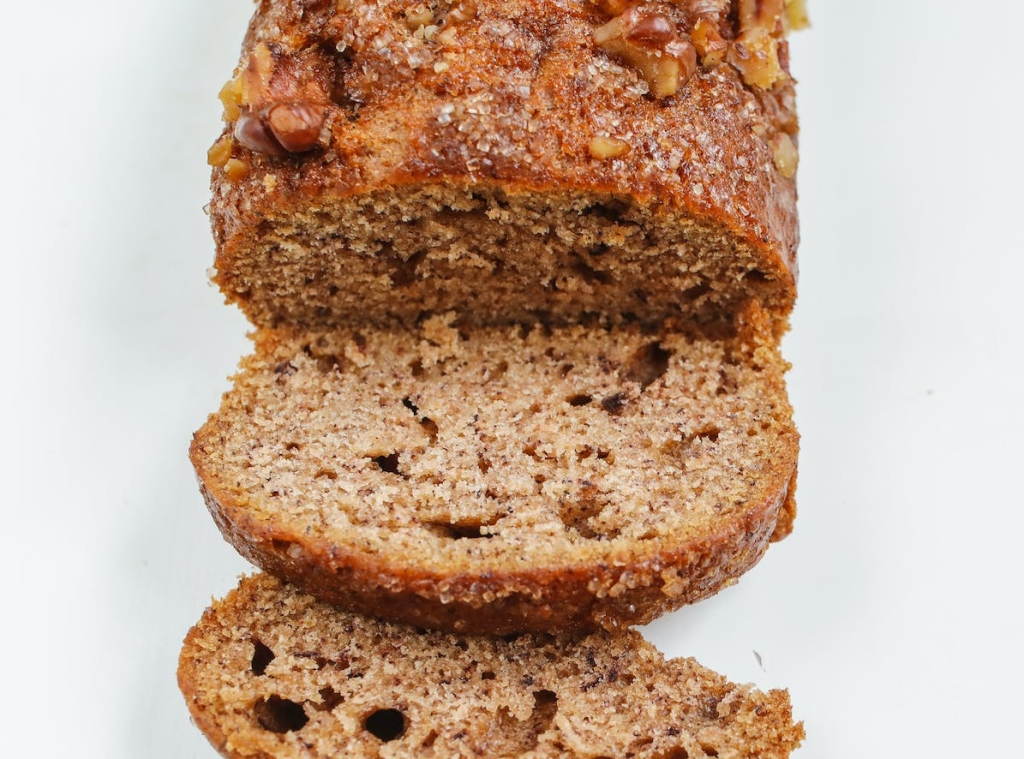 Classic and Easy Banana Nut Bread Loaf